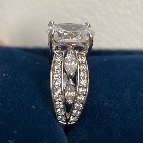 SOLD - Infinite Splendor Ring - Diamonisse; centre stone - 2.5 carats - Picture 8 of 11